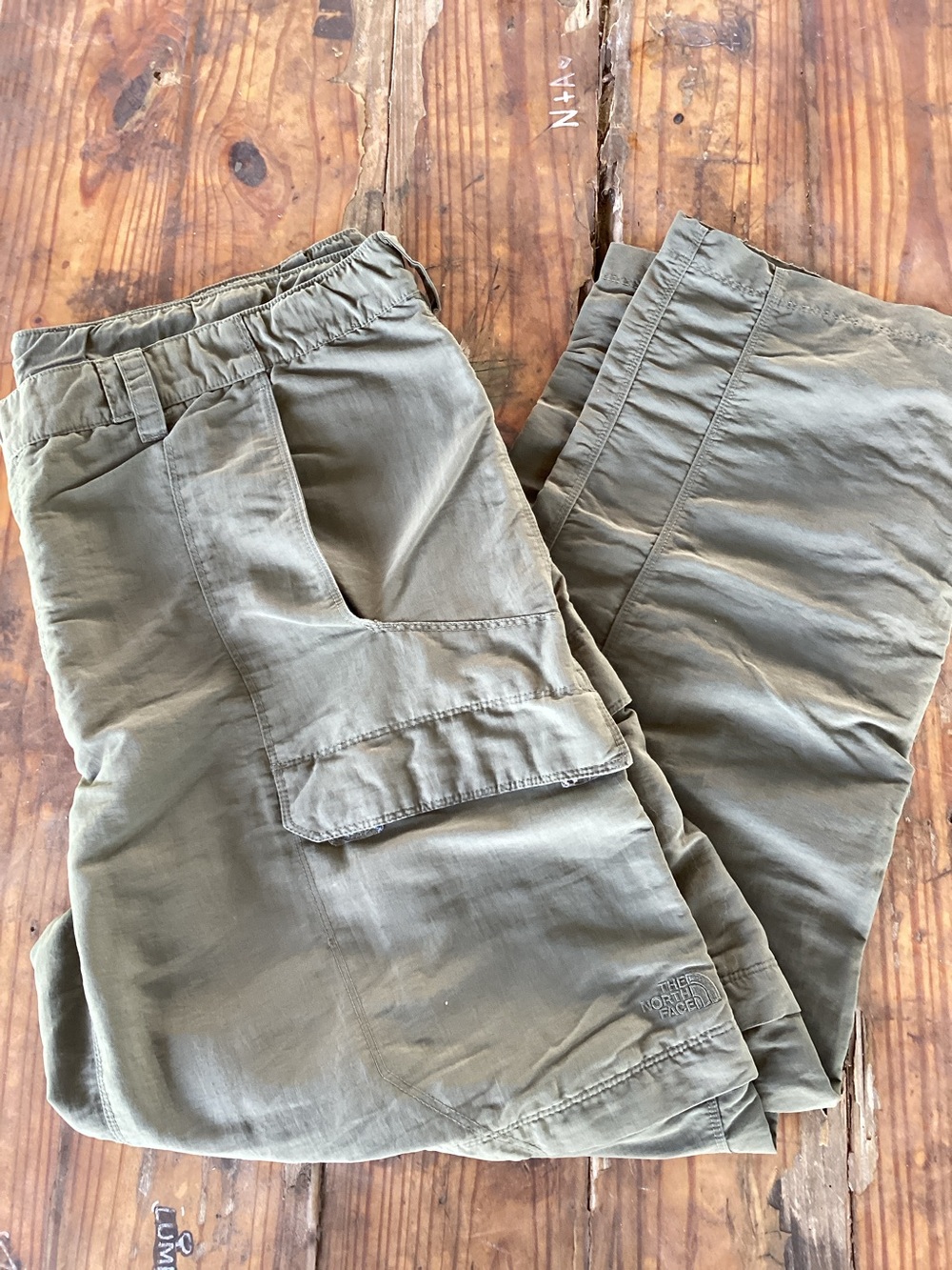 The North Face Men’s Olive Green Cargo Pants convertible size 42